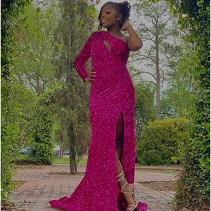 I’m selling these dresses from my prom! Pls get this off me ‼️